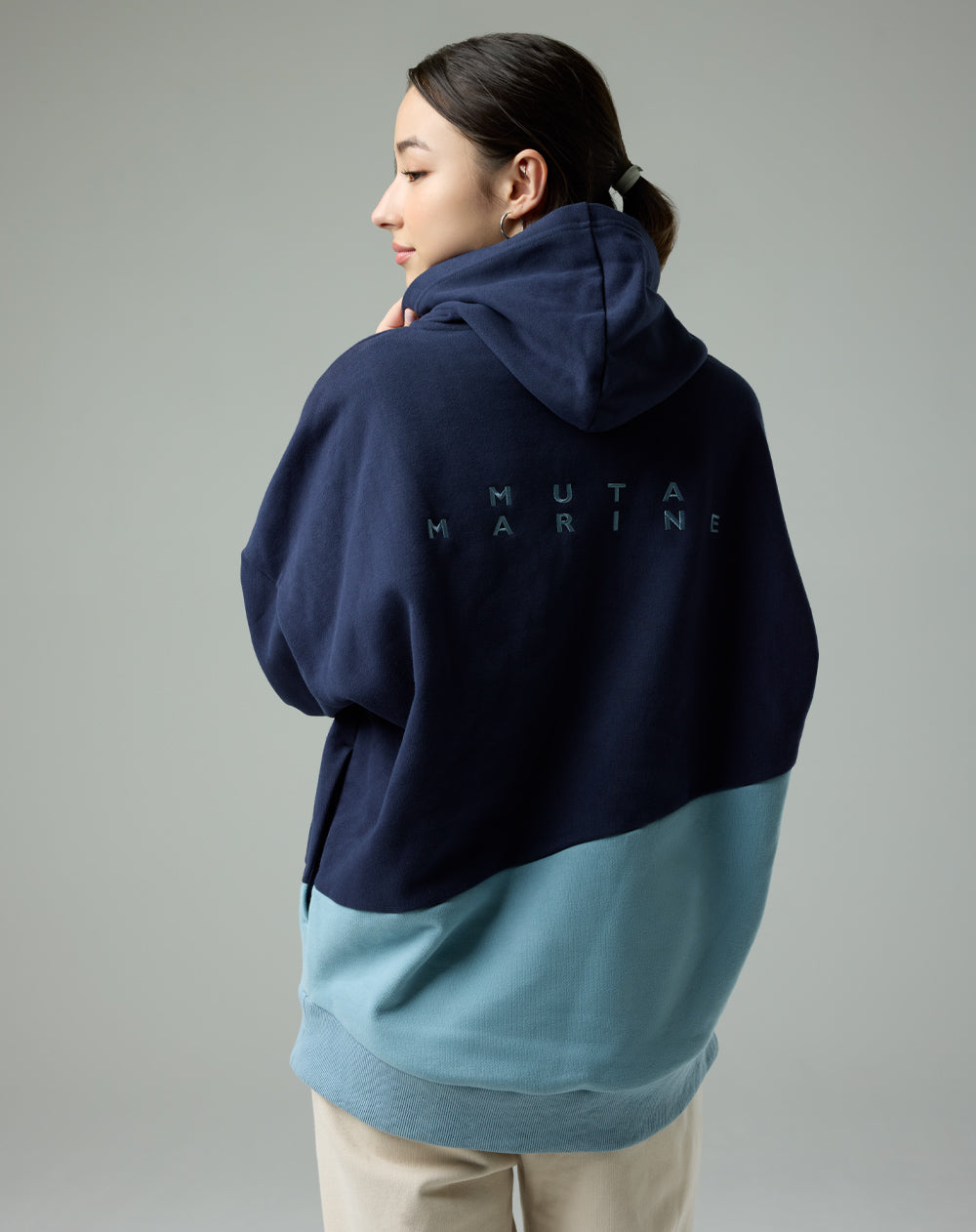 [新品]MUTA ムータ プルオーバーパーカー オーバーサイズ　スウェット 新品]MUTA ムータ プルオーバーパーカー オーバーサイズ スウェット