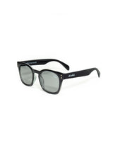 ELEBROU x muta MARINE WELLINGTON FRAME SUNGLASSES [全2色]