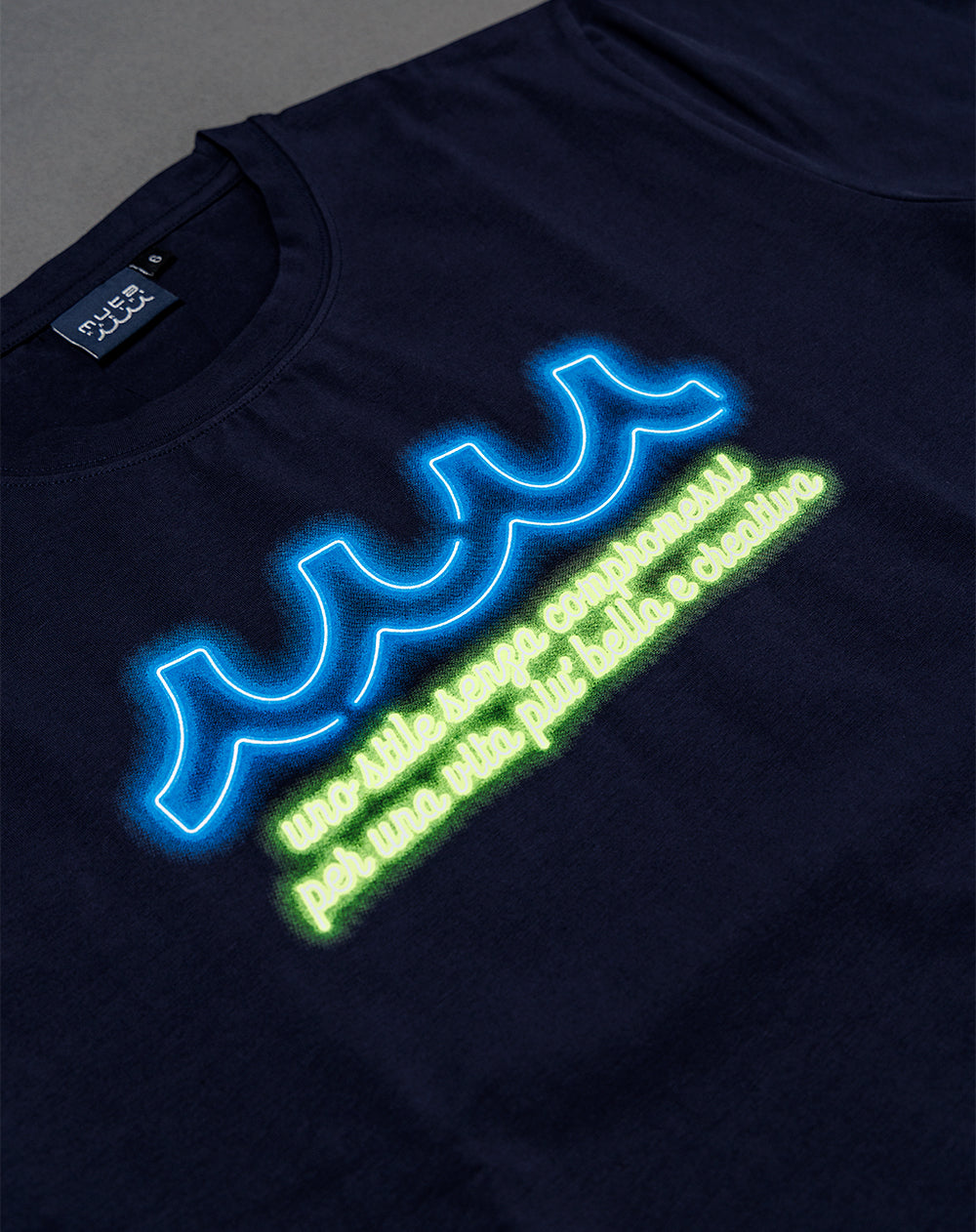 NEON SIGN Tシャツ [全2色] – muta Online Store