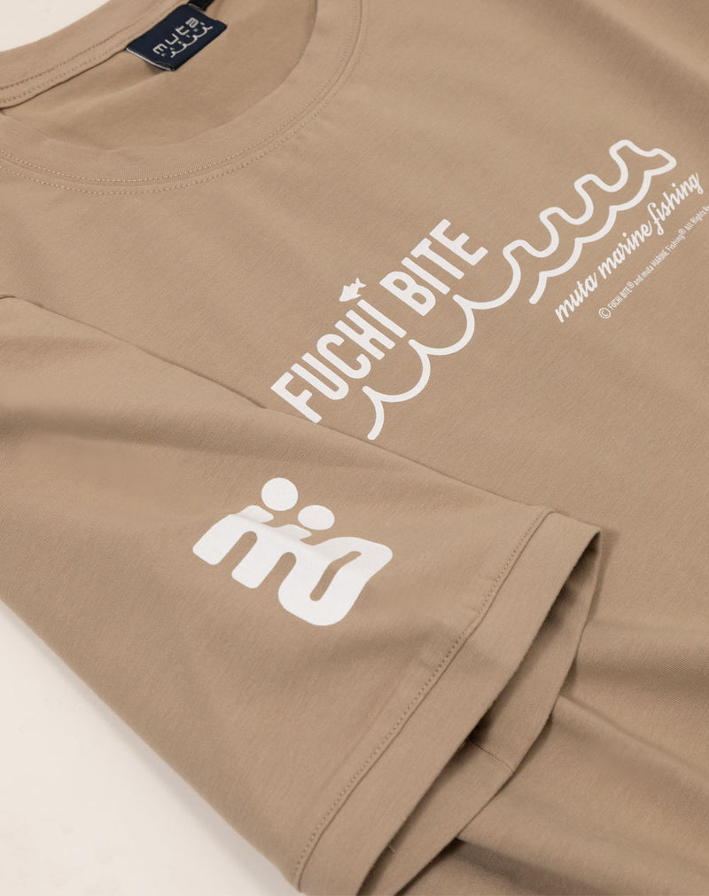 【muta MARINE】FUCHI BITE × muta MARINE Fishing Tシャツ FUCHI BITE × muta MARINE Fishing Tシャツ [全2色] – muta