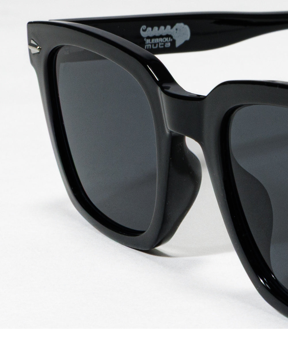 【新品・未使用】muta MARINE × ELEBROU コラボサングラス ELEBROU x muta MARINE GOLF FLIP UP SUNGLASSES [全3色] – muta