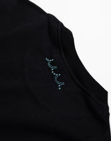 ［店舗限定：muta MARINE ZUSHI］メタルロゴ スムースコットンＴシャツ [全2色]