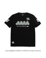 ［WEB / 一部店舗限定］NAMIKO (NIBOSHI&) × muta MARINE Fishing Tシャツ (ハコフグ) [全2色]