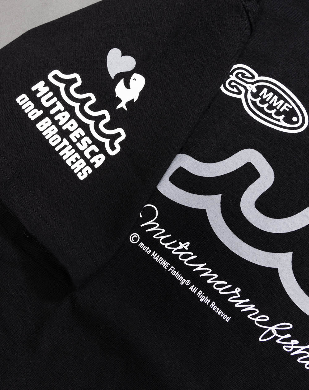 国内発送【muta MARINE】MUTA PESCA 2024 レプリカ Tシャツ MUTA PESCA 2024 レプリカ Tシャツ – muta Online Store