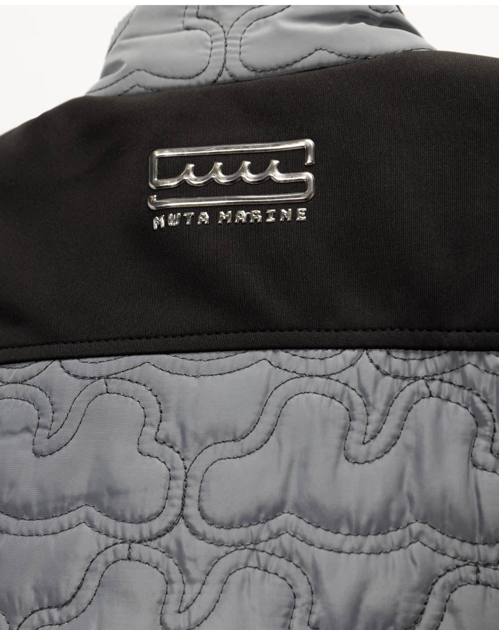 ジオメトリックウェーブ キルティングベスト [全3色] – muta Online Store