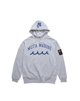 ［WEB限定］ACANTHUS x muta MARINE College Logo Hooded Sweatshirt [全6色]