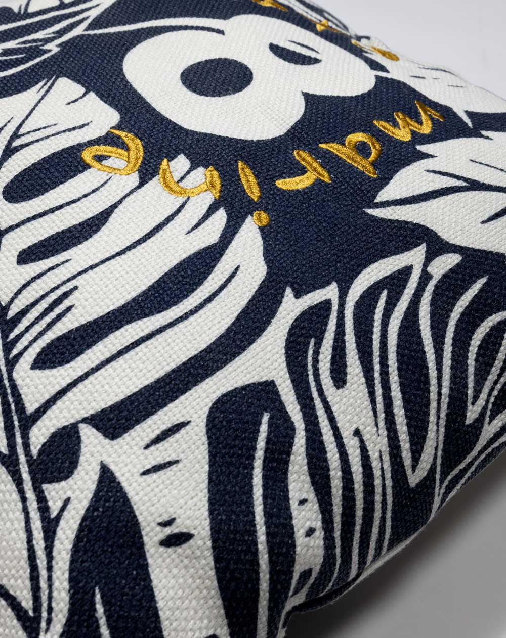 ボタニカル クッション [全2色] – muta Online Store