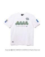［WEB / 一部店舗限定］NAMIKO (NIBOSHI&) × muta MARINE Fishing Tシャツ (アオウミガメ) [全2色]