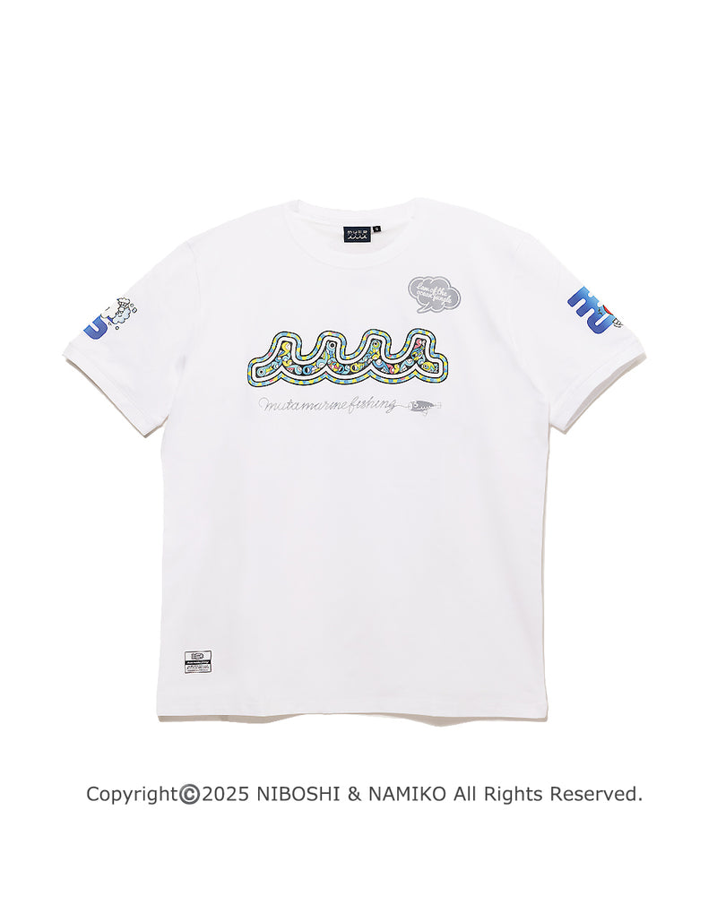 ［WEB / 一部店舗限定］NAMIKO (NIBOSHI&) × muta MARINE Fishing Tシャツ (マンボウ) [全2色]