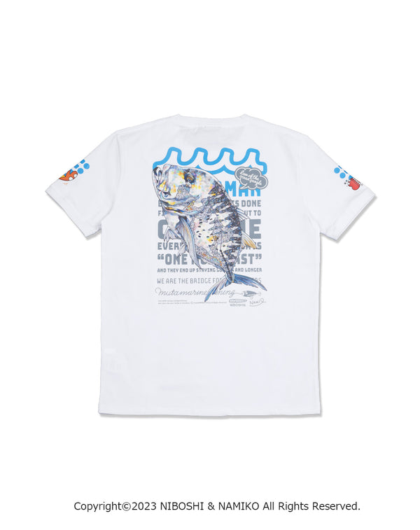 ［EVENT / WEB 限定］NAMIKO (NIBOSHI&) × muta MARINE Fishing Tシャツ (ロウニンアジ)