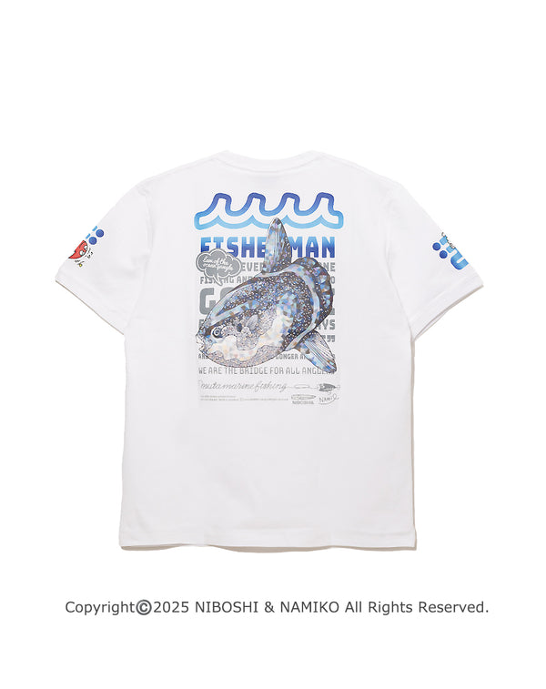 ［WEB / 一部店舗限定］NAMIKO (NIBOSHI&) × muta MARINE Fishing Tシャツ (マンボウ) [全2色]