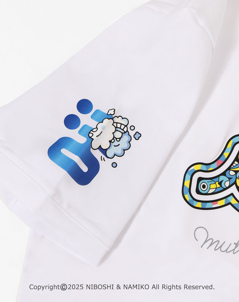 ［WEB / 一部店舗限定］NAMIKO (NIBOSHI&) × muta MARINE Fishing Tシャツ (マンボウ) [全2色]