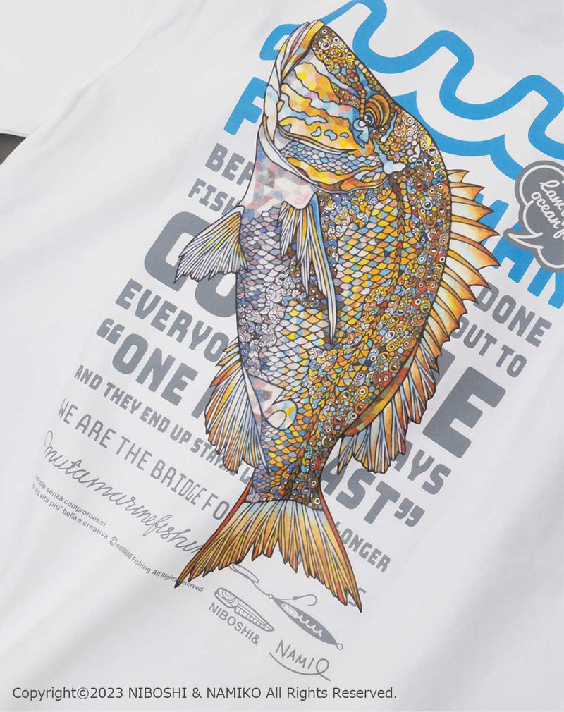 ［EVENT / WEB 限定］NAMIKO (NIBOSHI&) × muta MARINE Fishing Tシャツ (ハマフエフキ)